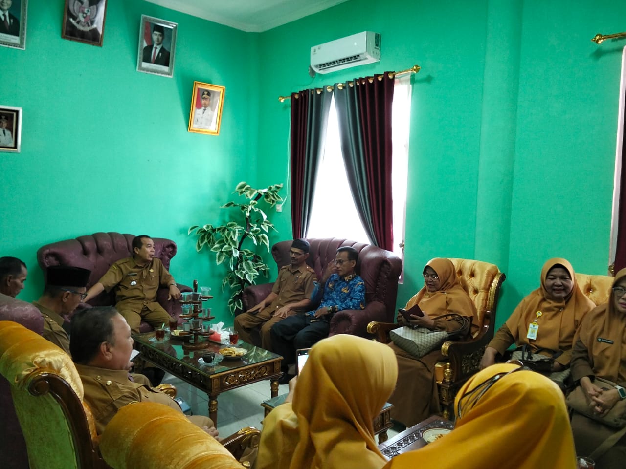 Brifing Sesudah Apel Gabungan Di Ruang Kantor Camat Pancung Soal