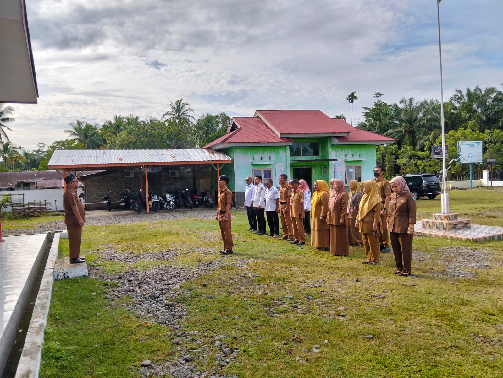 Staf Pegawai Kantor Camat  dan Koorlap KB Pancung Soal