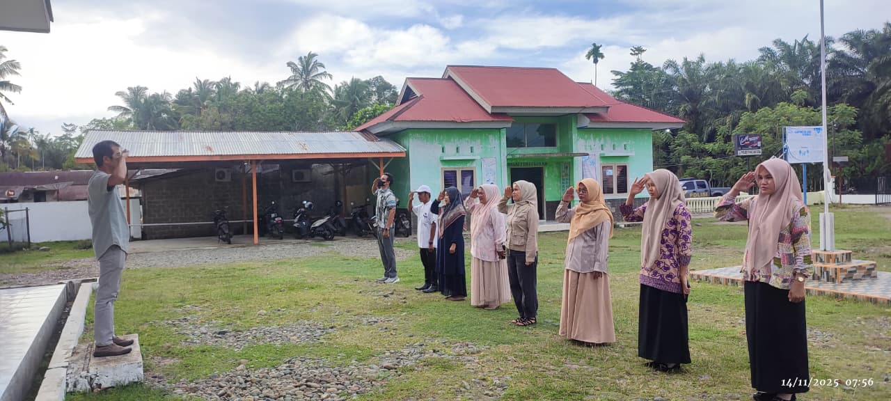 Apel Pagi Pegawai Staf Kantor Camat Pancung Soal