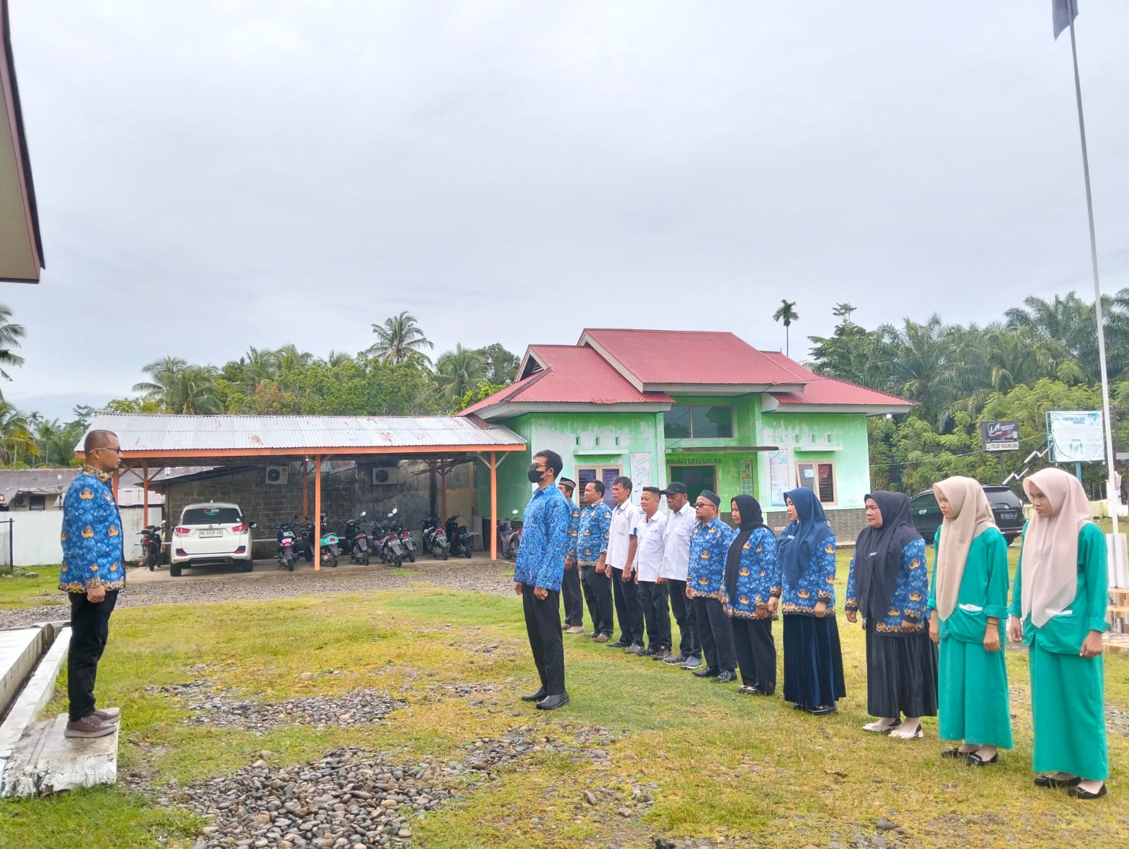 Apel Pagi Pegawaui Staf Kantor Camat dan Korlab KB