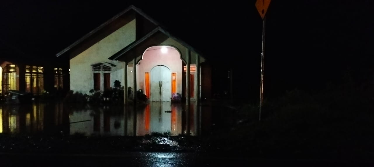 Banjir di Desa Sungai Kuyung Nagari Inderapura Selatan 