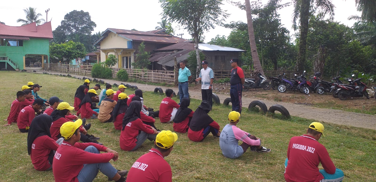 Monitoring Pelaksanaan Pelatihan Paskibra oleh Camat Pancung Soal