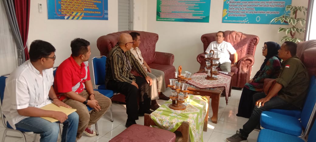 Pemberian Bantuan Dinas Sosial PrPA Kabupaten Pesisir Selatan