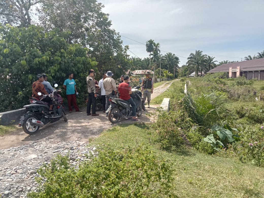 Pengecekan dan Rapat Mediasi Pencucian Parit Irigasi di Nagari Tluk Amplu 