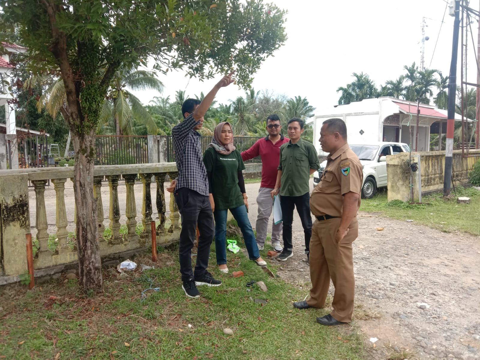 Pengukuran Rencana Pembangunan Pagar Kantor Camat Pancung Soal