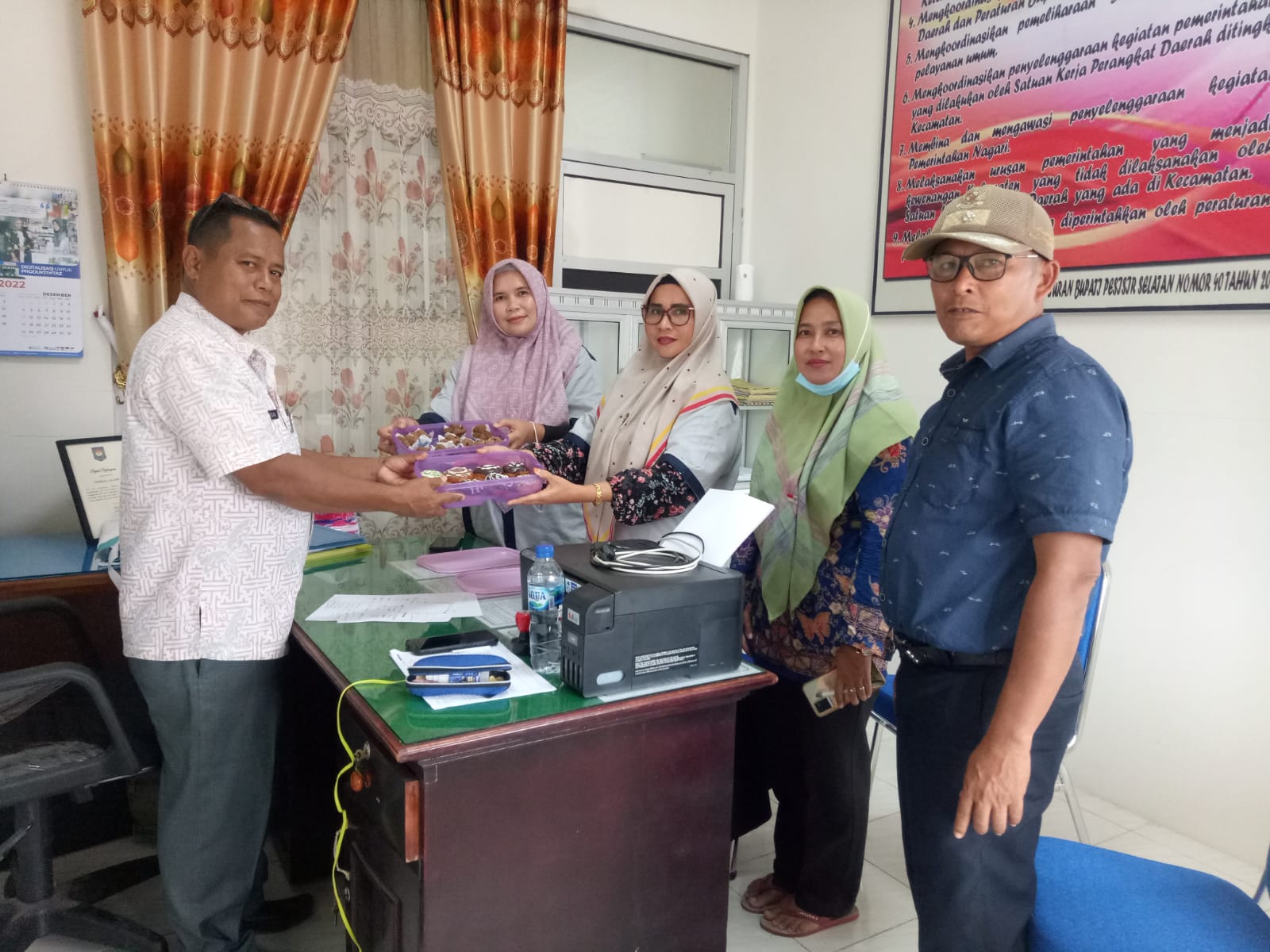 Penyerahan Produk Pelatihan Tataboga dari Nagari Inderapura Tengah