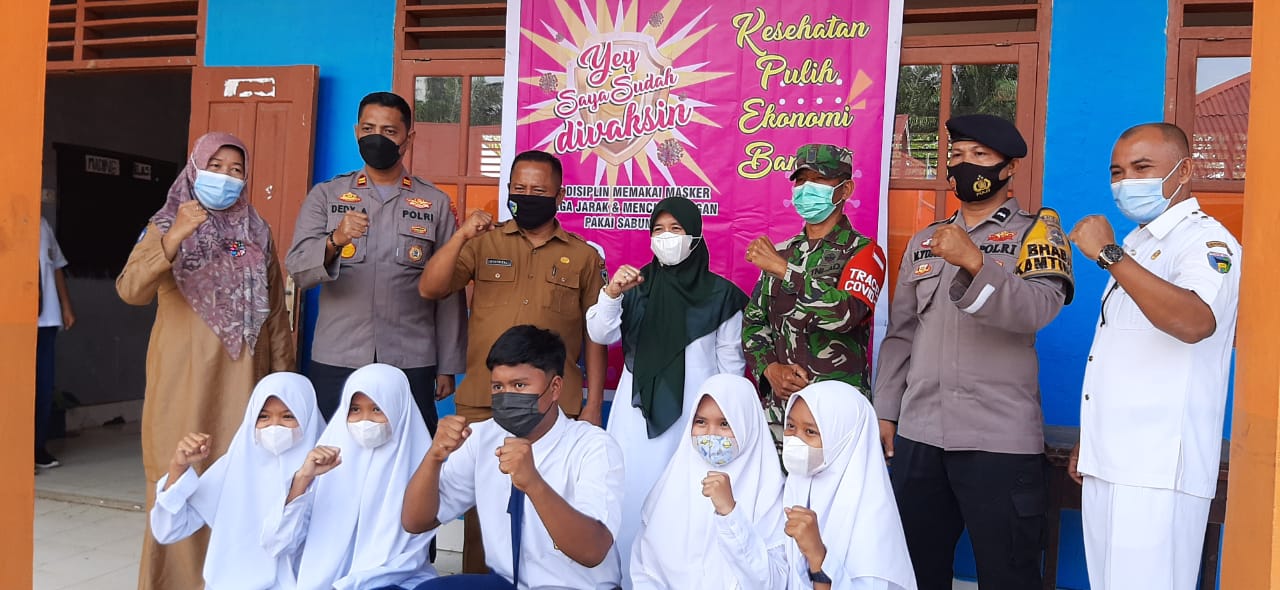 Sosialisasi dan Pelaksanaan Vaksinasi di SMP Negeri 1 Pancung Soal